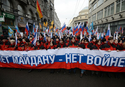  «Антимайдан» шествует, Янукович обещает 