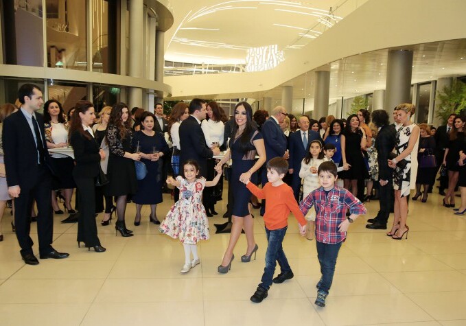В Баку открылась выставка ювелирных украшений, созданных по мотивам рисунков Лейлы Алиевой (Фото)