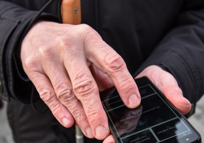 Шведская компания представила телефоны для слепых