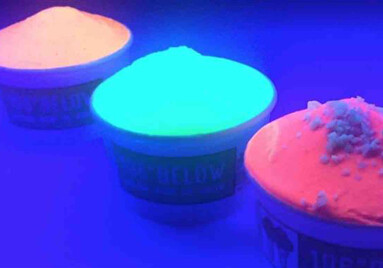 В Австралии начали продавать светящееся в темноте мороженое