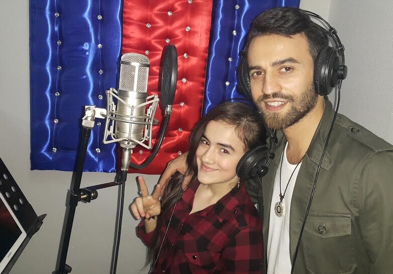 Азербайджанский певец записал песню с талантливой девочкой (Видео)