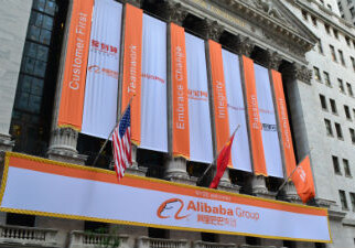 Alibaba инвестировала в управляемый через интернет автомобиль $160 млн. 