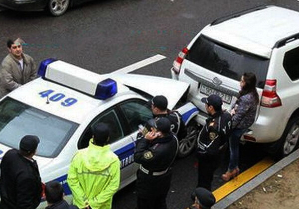 Автомобиль дорожной полиции врезался во внедорожник – в Баку