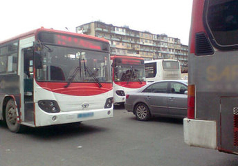 В Баку автобус сбил женщину