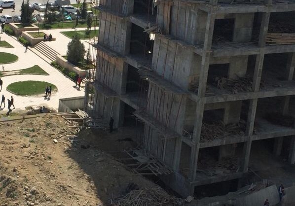 В Баку на стройке произошел несчастный случай