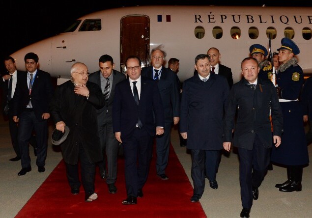 Президент Франции прибыл в Азербайджан