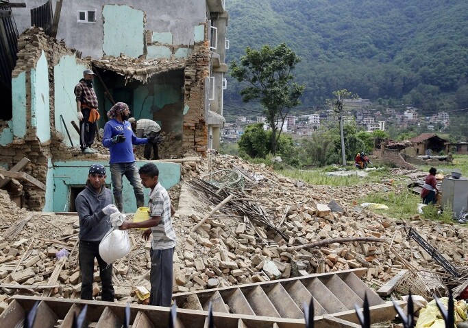 Число жертв землетрясения в Непале может достичь 10 тыс. человек, в стране объявлен 3-дневный траур