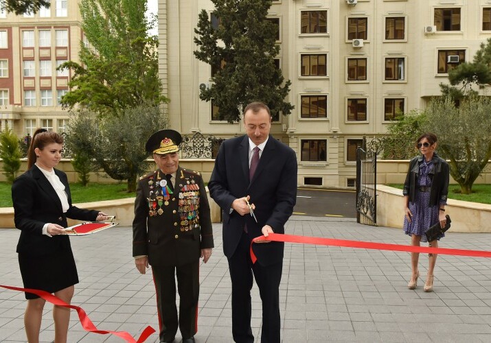 Президент Ильхам Алиев открыл новое здание для ветеранов (Фото)
