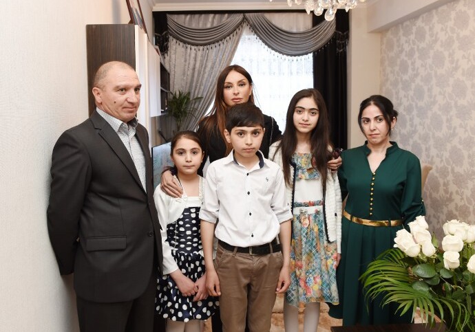 Мехрибан Алиева приняла участие в открытии здания для вынужденных переселенцев и яслей (Фото)
