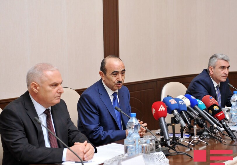 Али Гасанов: «Сегодня азербайджанскую общественность более всего интересует проведение Евроигр» (Добавлено)
