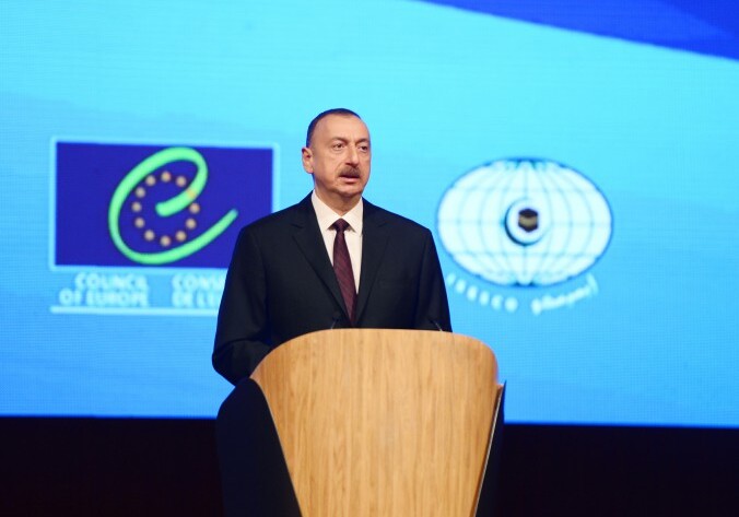Президент Ильхам Алиев: «Альтернативой межкультурному диалогу могут стать исламофобия и антисемитизм» (Добавлено)