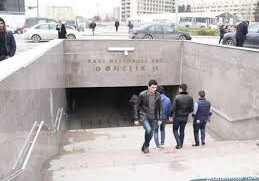 Закрывается вход/выход станции метро «Гянджлик»
