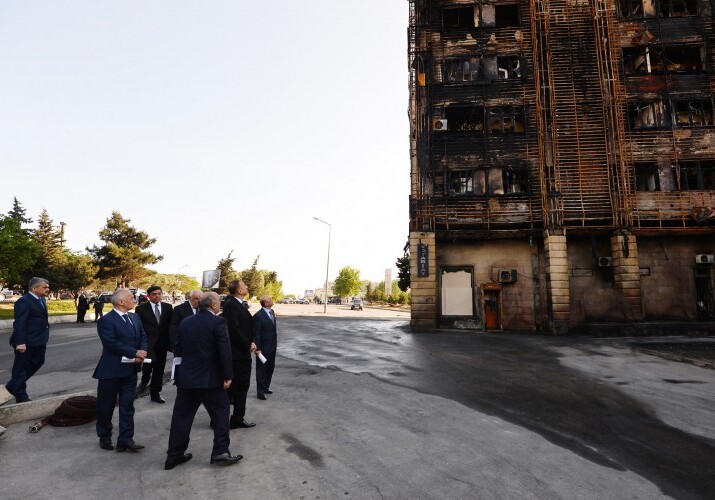 Президент Азербайджана побывал на месте пожара в Бинагадинском районе (Фото)