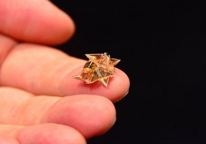 Создан миниатюрный робот, который складывается из листа