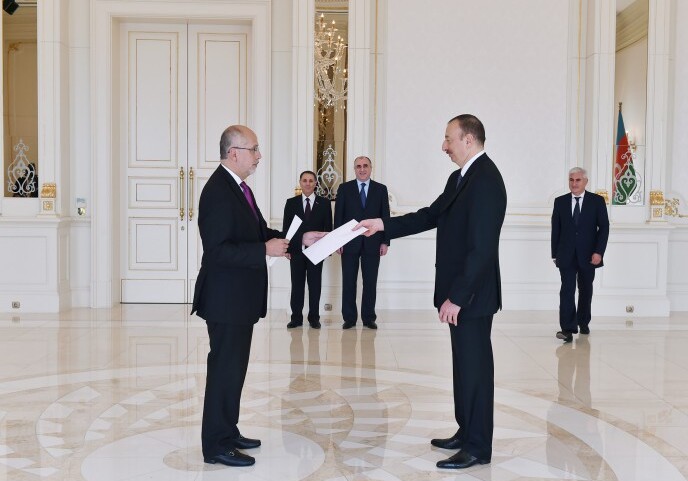 Президент Азербайджана принял верительные грамоты нового посла Мексики