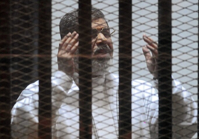 Экс-президент Египта Мурси приговорен к пожизненному заключению 
