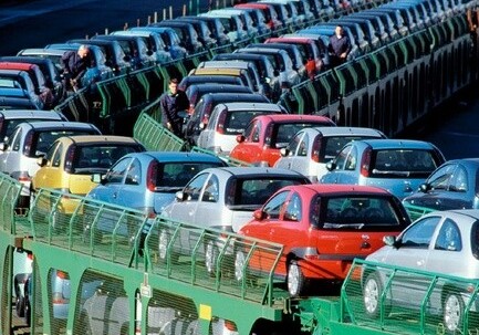 Импорт автомобилей в Азербайджан уменьшился в два раза