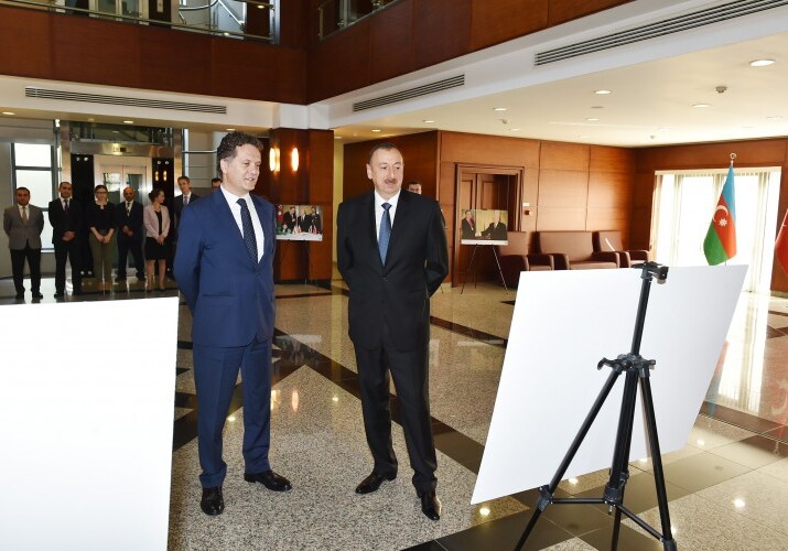 Президент Азербайджана посетил посольство Турции (Фото)