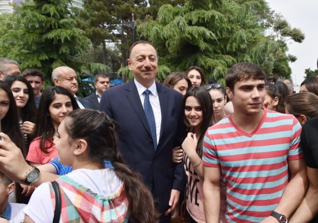 Население Азербайджана доверяет своему президенту - Опрос
