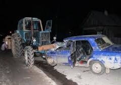 В Самухе «жигули» врезались в трактор, погибли двое 