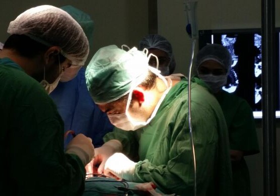 В АМУ проведена редкая и сложная операция по удалению опухоли (Фото)