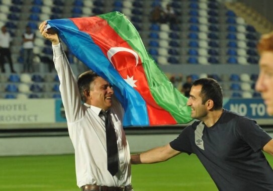 Слезы радости президента «Интера» Георгия Николова на поле с флагом Азербайджана (Фото-Видео) 