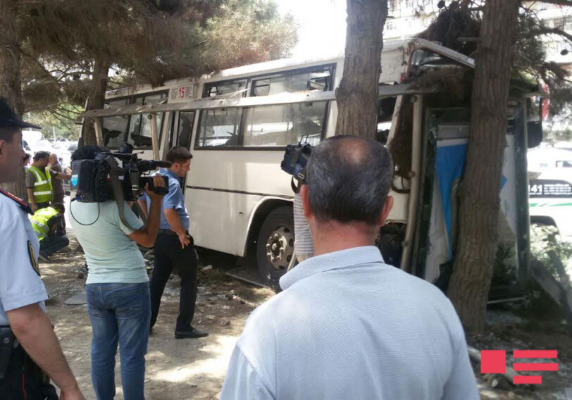 ДТП с участием пассажирского автобуса в Баку, 9 раненых (Фото)