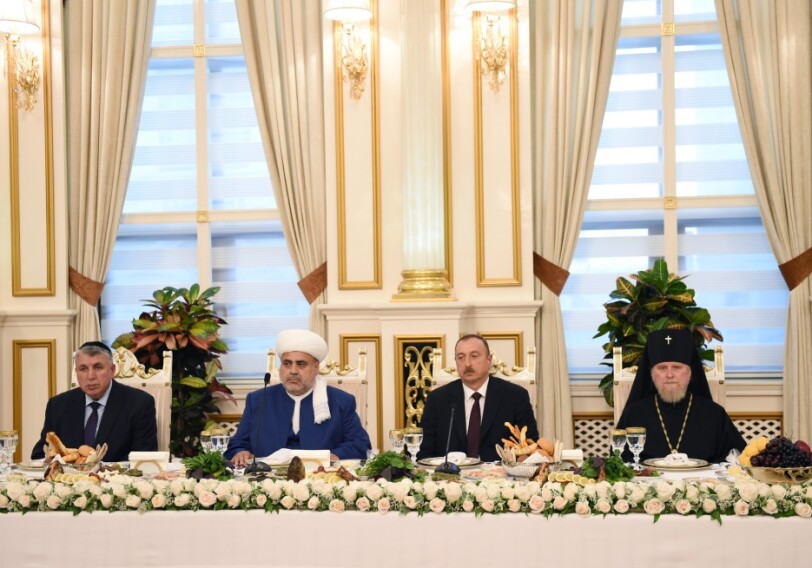 Президент Азербайджана принял участие в церемонии ифтара по случаю Рамазана (Фото)