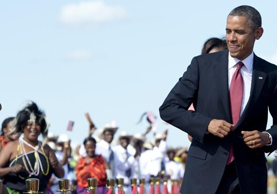 Обама в Кении станцевал липалу (Видео)