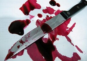 В Огузе мужчина ранил ножом беременную супругу