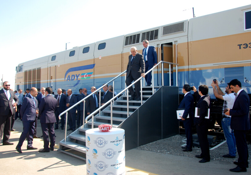 Баку принял первый поезд по Транскаспийскому транспортному маршруту