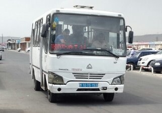 В Баку из автобуса выпала пассажирка 