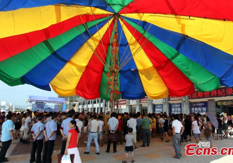 В Китае сделали самый большой в мире зонт