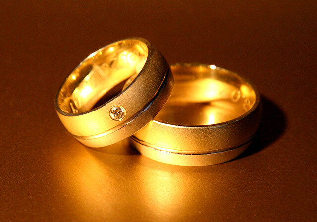 Китаец скопил 150 кг монет, чтобы купить невесте обручальное кольцо