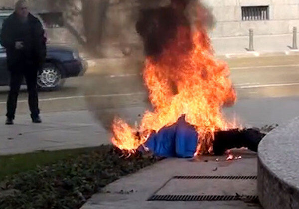 В Баку женщина совершила самосожжение на рынке