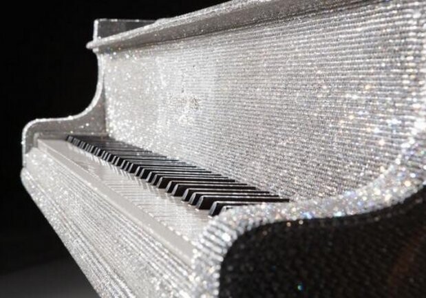 Уникальный заказ: бриллиантовый рояль для шейха (Фото)