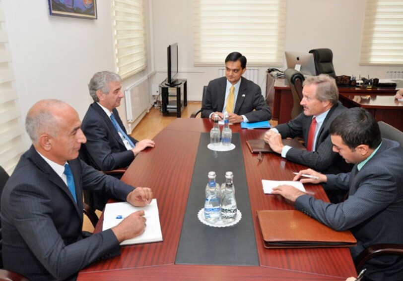 Али Ахмедов обсудил с послом США подготовку к парламентским выборам