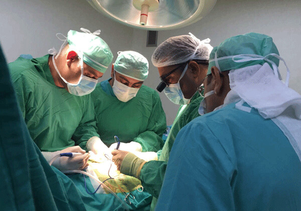 В Азербайджане впервые проведена операция по трансплантации почки (Фото)