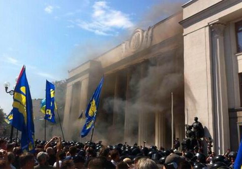 Взрыв у здания парламента Украины, есть раненые -  (Фото-Видео)