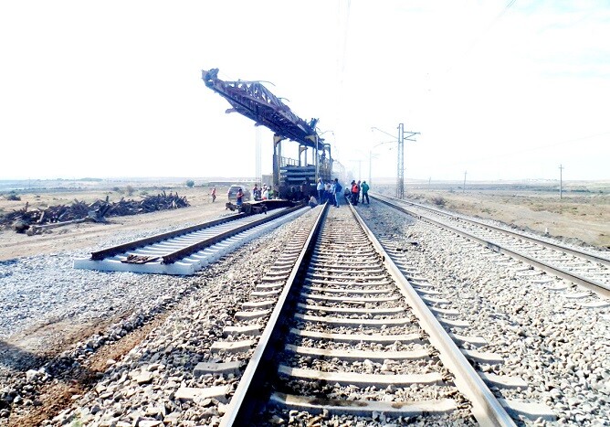 Завершается капремонт железной дороги Баку-Хырдалан-Сумгайыт (Фото)
