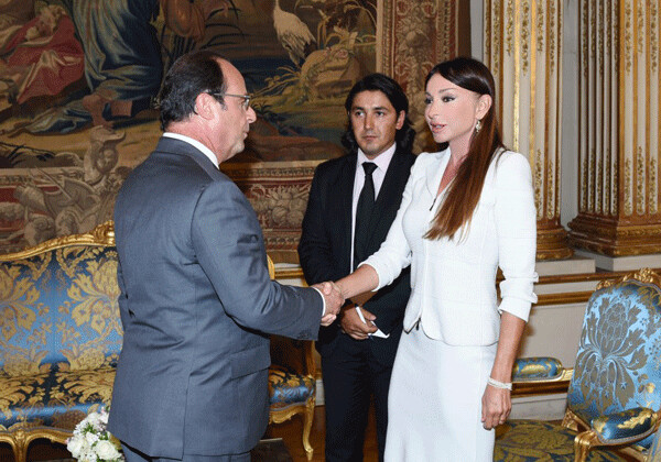 Первая леди Азербайджана встретилась с президентом Франции (Фото)