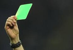 В итальянском чемпионате футболистам будут показывать зеленые карточки
