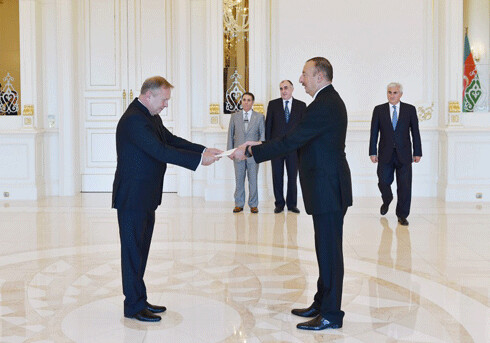 Президент Азербайджана принял посла Беларуси (Фото)