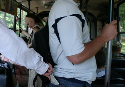 Карманники в бакинских автобусах (Фото)