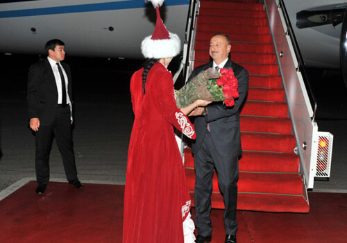 Президент Азербайджана прибыл с рабочим визитом в Казахстан (Фото)
