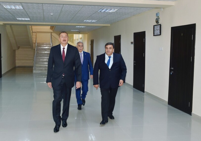 Ильхам Алиев ознакомился с состоянием Бакинского профессионального лицея № 5 и школы-лицея №264 