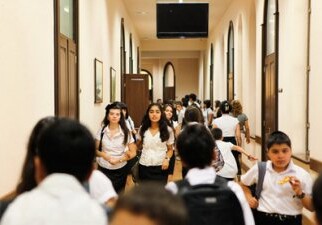 В Баку в некоторых вузах и средних школах изменено время начала занятий