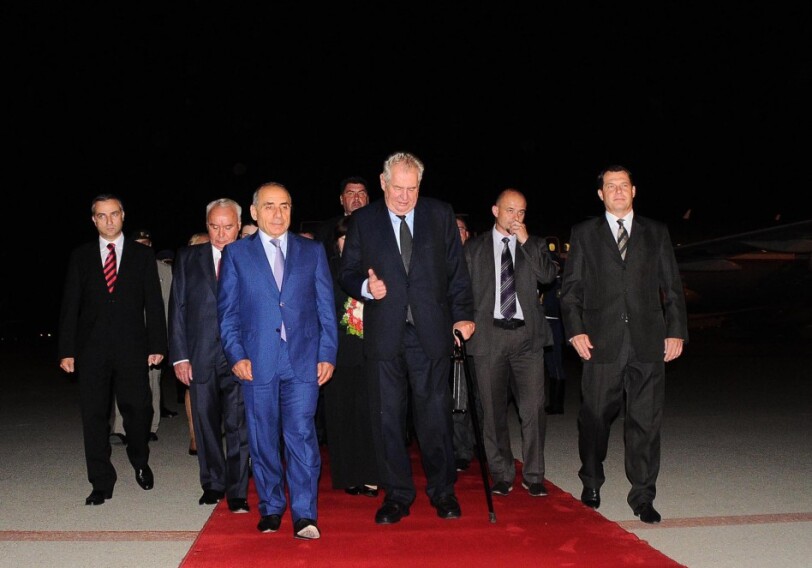 В Баку прибыл с официальным визитом президент Чехии