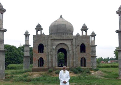 Индийский пенсионер построил копию Тадж-Махала на своем участке (Фото)