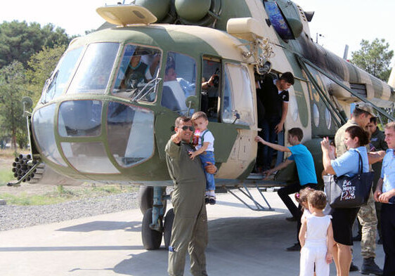 Школьники побывали на совместных учениях ВВС Азербайджана  и Турции (Фото)